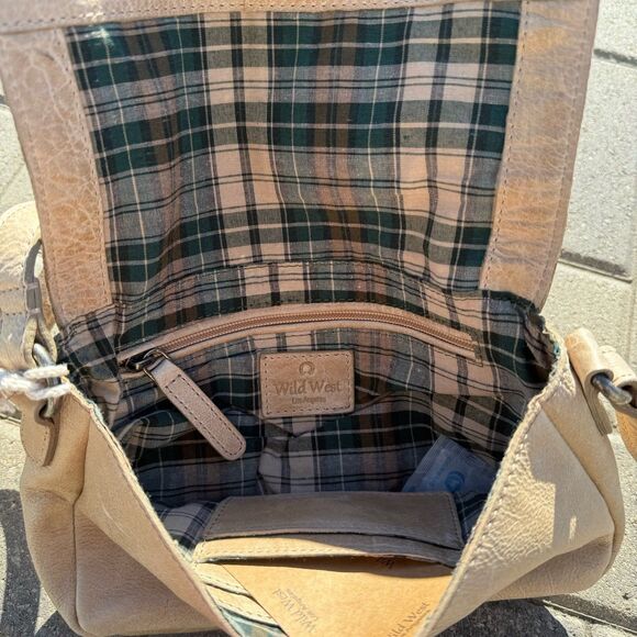 NWT New Wild West Los Angeles Lili Flower Leather Beige Crossbody Bag Embossed - Picture 4 of 11